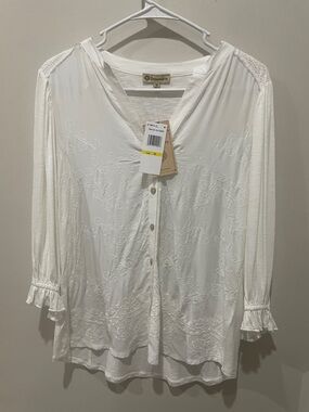 Democracy White Embroidered V-Neck Button Front Blouse